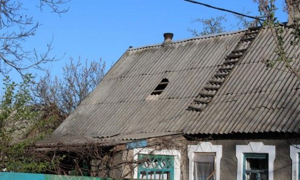 Разрушения боевики нанесли применением мин калибра 120 мм. Фото: facebook.com