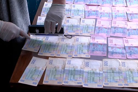 Горе-мать хотела за ребенка 15 тыс. гривен. Фото: ch.npu.gov.ua