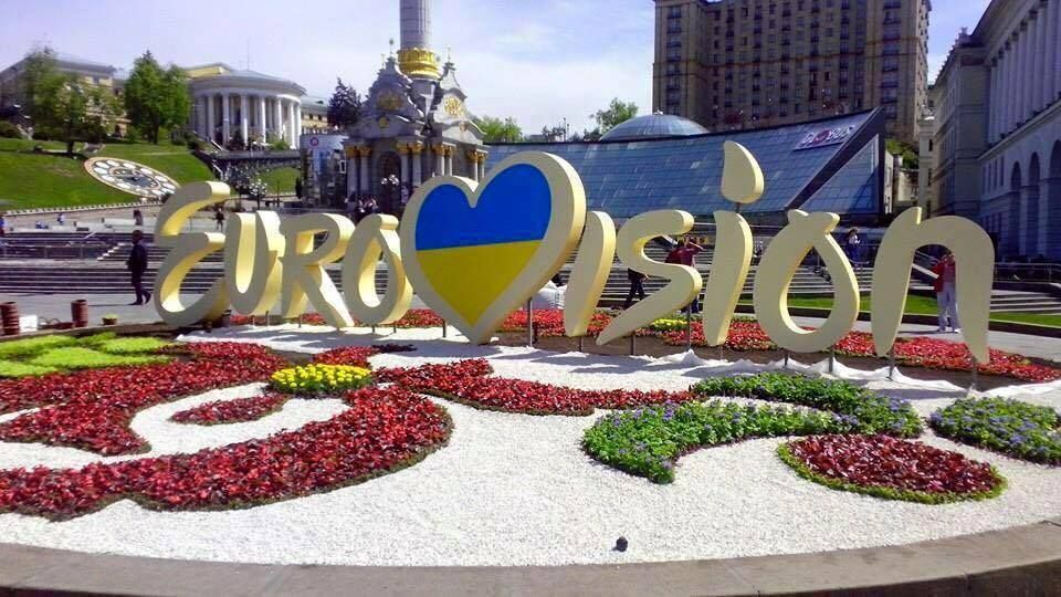 Квіткову композицію встановили до