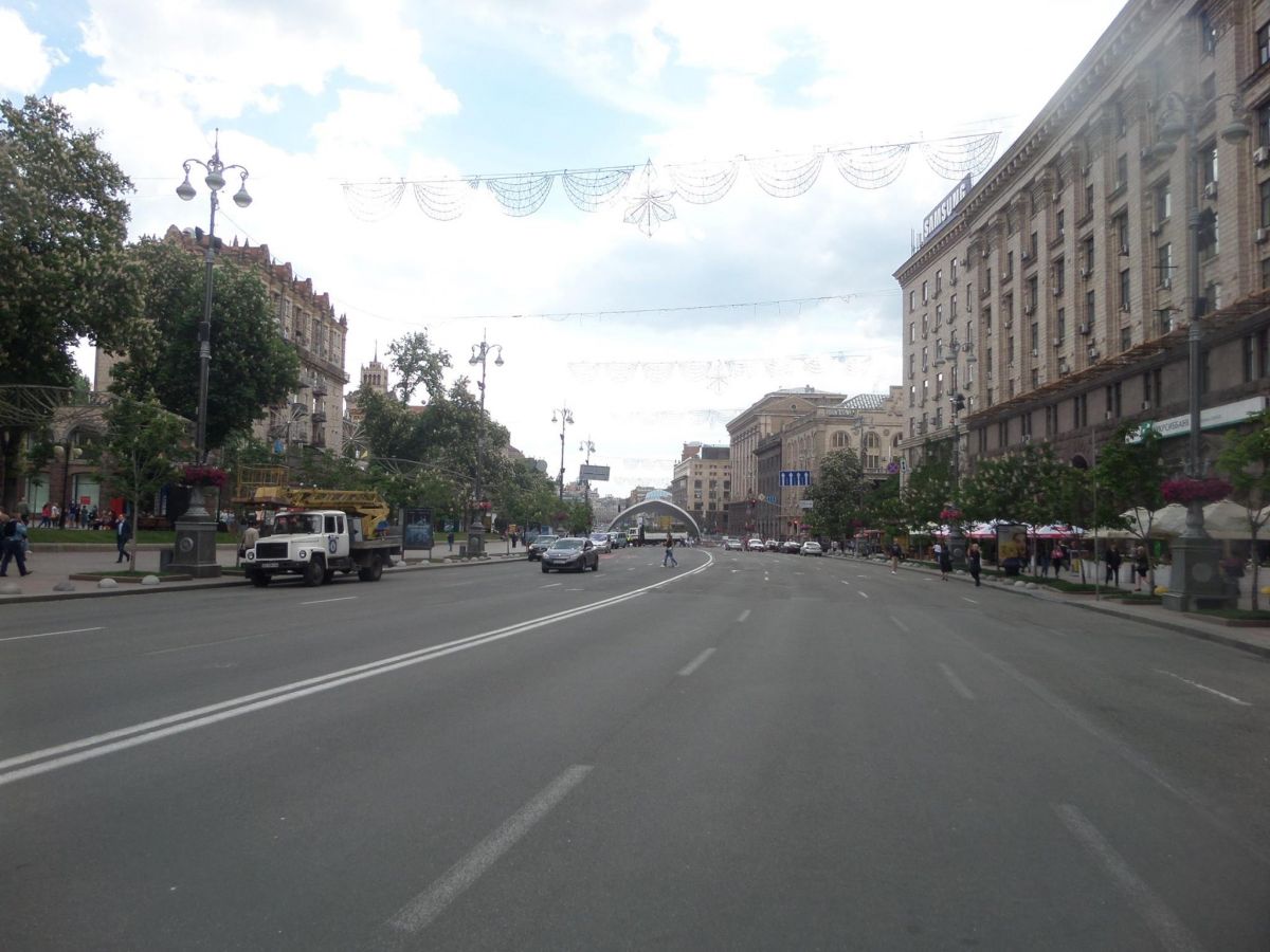 Вчера проводили демонтаж фан-зоны Евровидения-2017. Фото: facebook.com/kyivroadservice