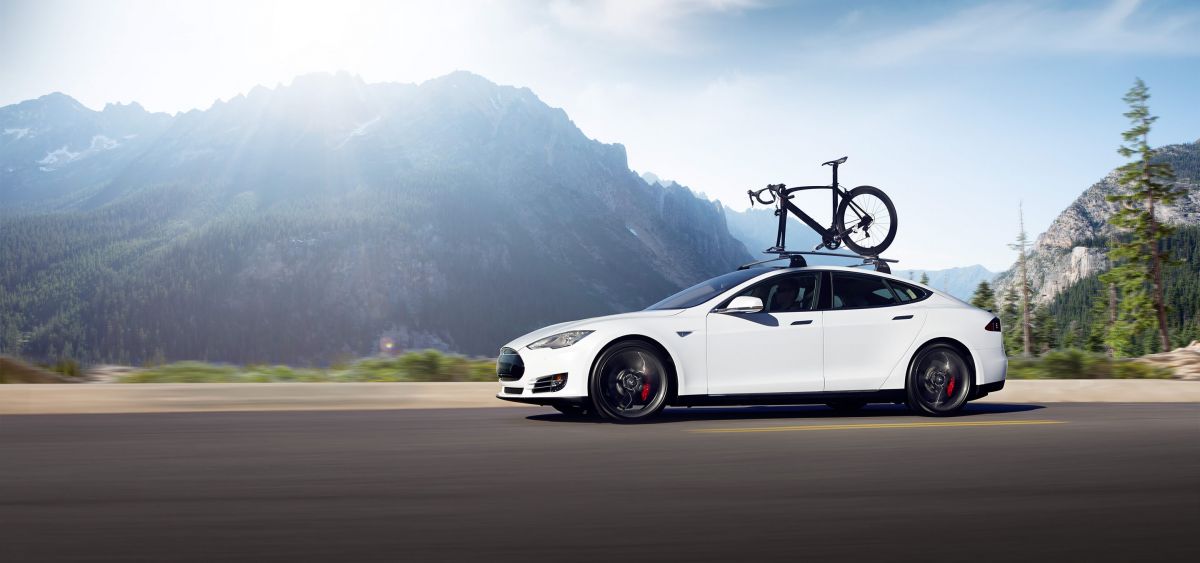 На полном заряде машина может проехать до 500 км. Фото: tesla.com