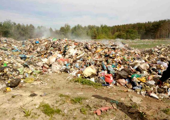 Незаконно завантажений сміття. Фото: npu.gov.ua