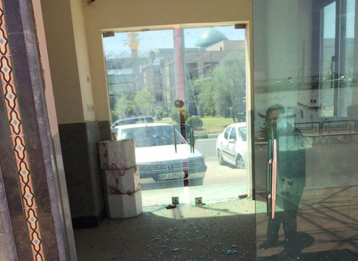 Нападение на мавзолей Хомейни. Фото: twitter.com/Tasnimnews_EN