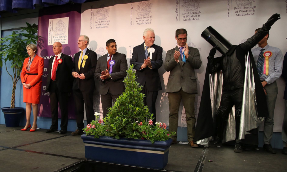 Лорд Бакетхед чимось схожий на Дарта Вейдера. Фото: @LordBuckethead