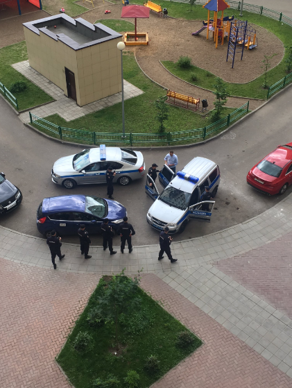 Жена Навального сфотографировала задержание. Фото: twitter.com/navalny