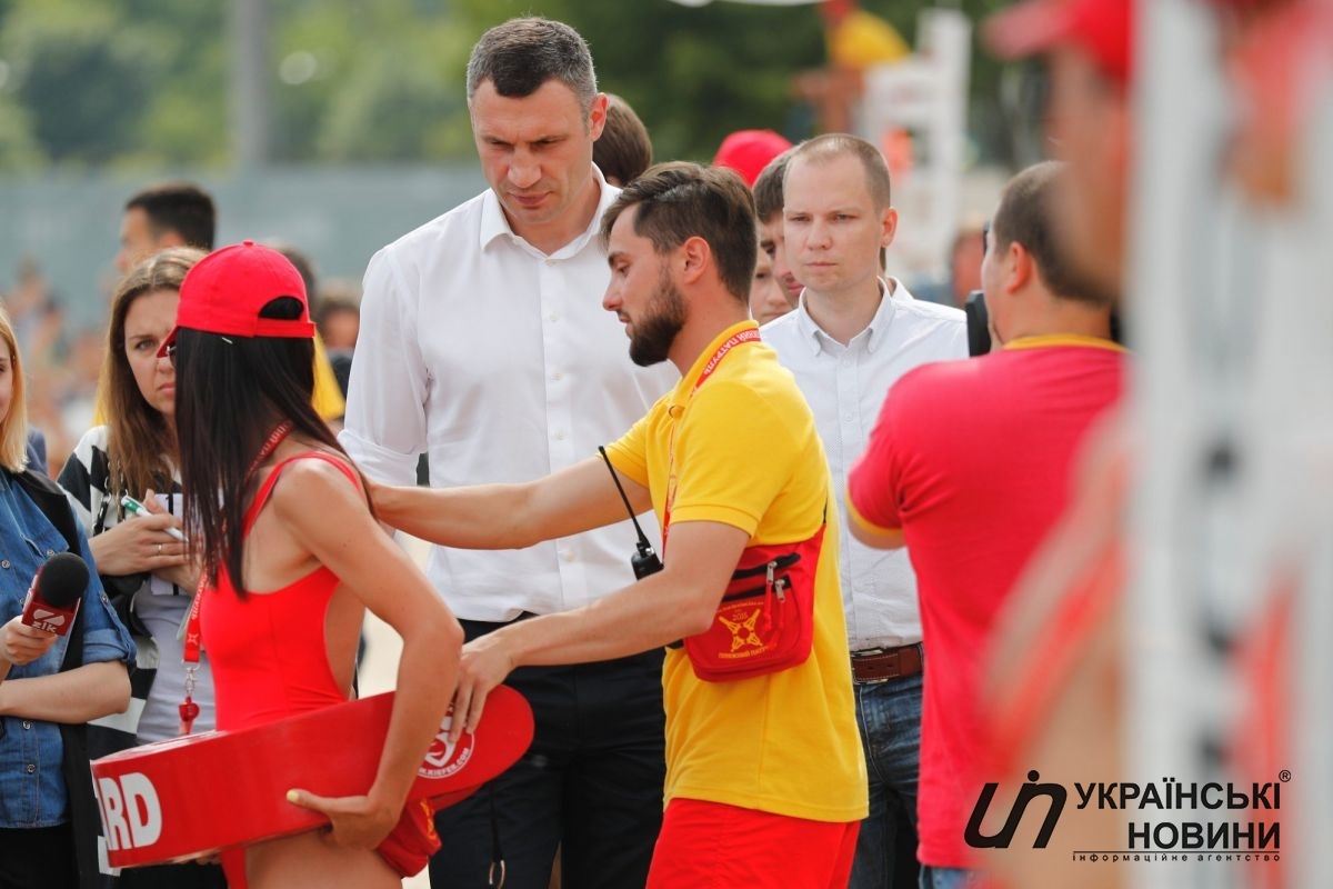 Спасатели продемонстрировали мэру современное спасательное оборудование