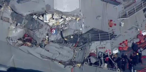 Военно-морской флот США также заявил, что эсминец обратился за помощью к береговой охране Японии. Фото: nhk.or.jp