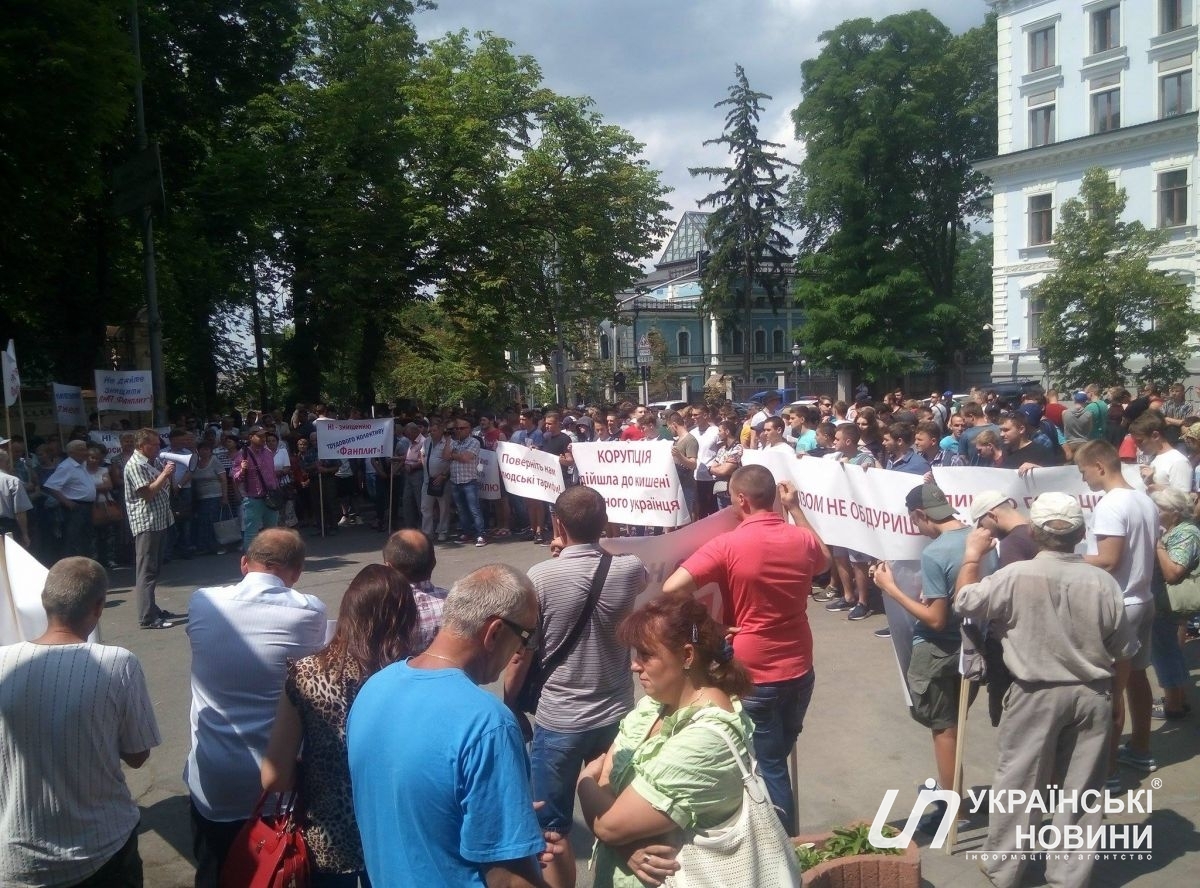 Они требуют прекратить давление на фанерный завод 