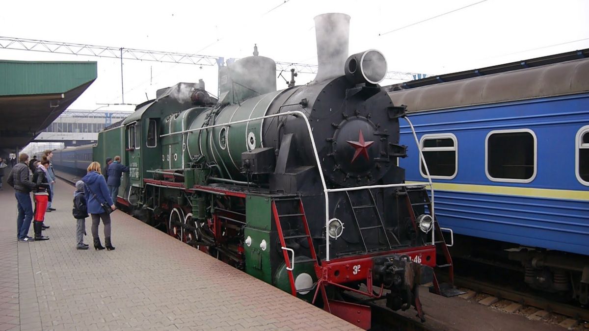 Ретропоезд ЭР 747-46. Фото: uz.gov.ua