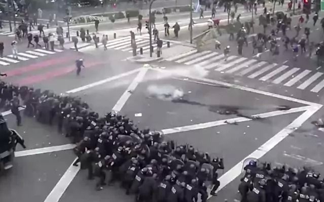 После разгона протеста дорога была открыта. Фото: telegraph.co.uk
