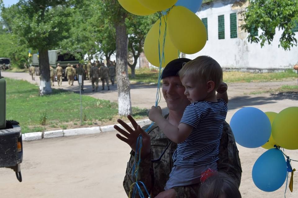 В Одессу вернулись военные из зоны АТО. Фото: facebook.com/GeneralStaff.ua
