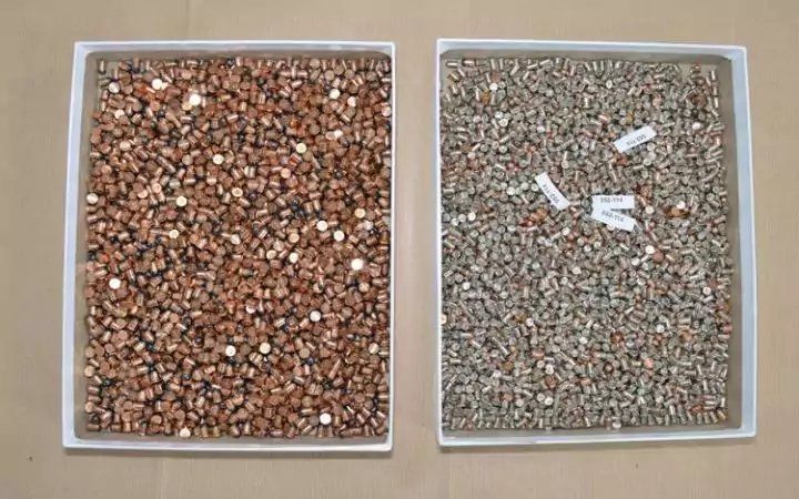 Также найдено много патронов к данным пистолетам. Фото: nationalcrimeagency.gov.uk