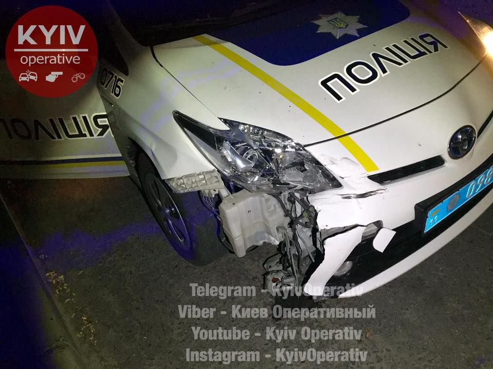 Патрульний автомобіль не зміг переслідувати викрадачів. Фото: facebook.com/KyivOperativ