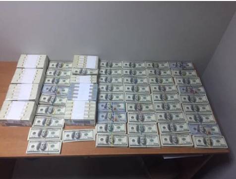 Во время обысков 2 банковских ячеек Чмыря вместо задекларированных ним 572 тыс. долларов нашли 1,18 млн. Фото: facebook.com/LlutsenkoYuri