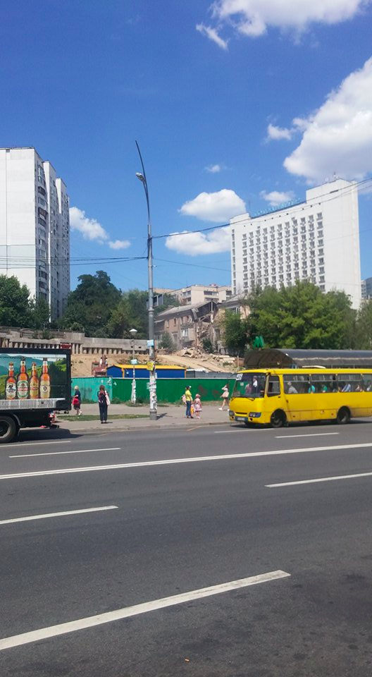 Спасатели проводят эвакуацию. Фото: facebook.com/golsvkiev