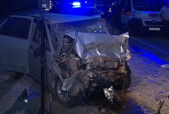В результате ДТП 23-летний водитель ВАЗ и двое его пассажиров погибли на месте происшествия. Фото: facebook.com/vinn.police/?hc_ref=SEARCH&fref=nf