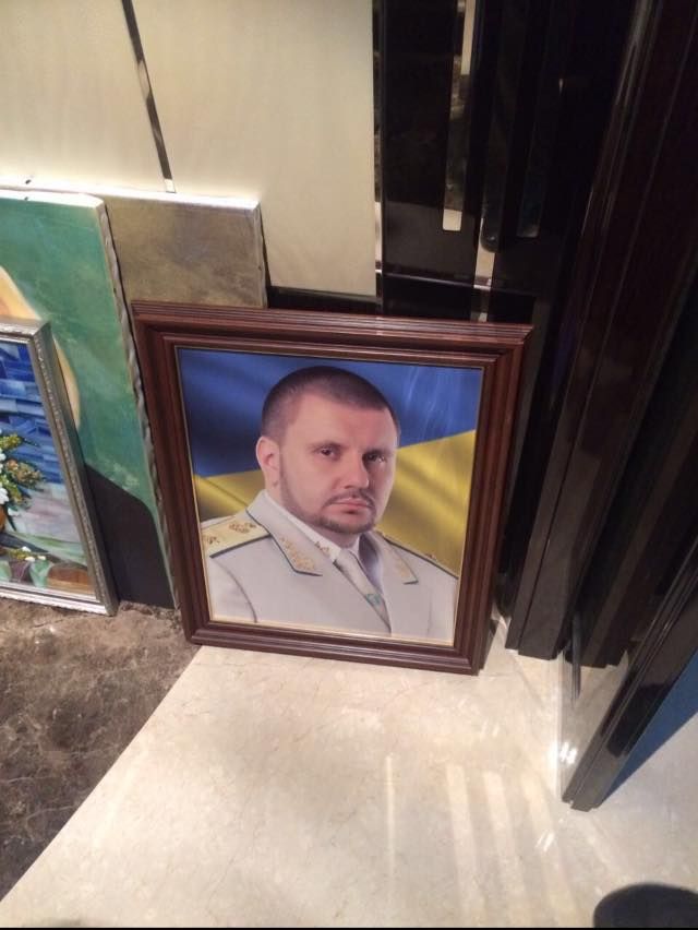 Полиция нашла портрет Клименко на фоне украинского флага. Фото: facebook.com @Анатолій Матіос