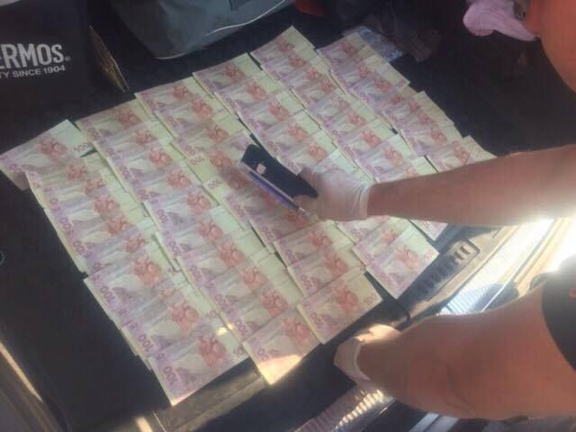 У Києві затримали посадовця КП 
