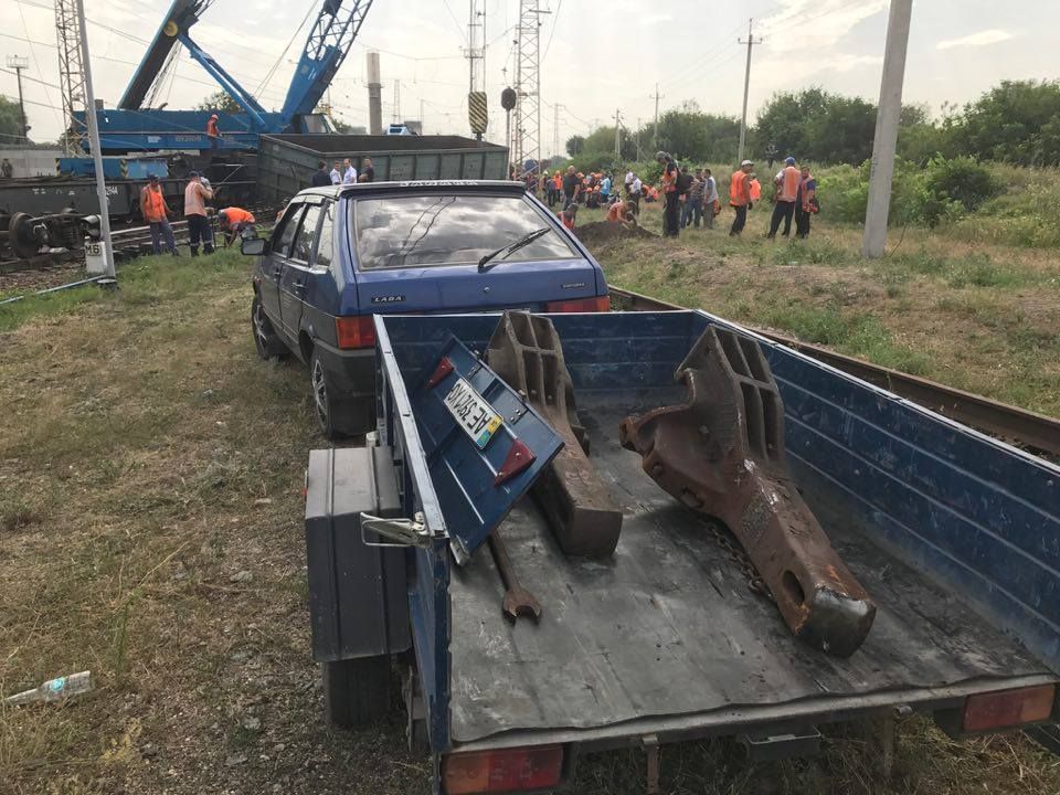 Поезд сошел с рельсов. Фото: informator.dp.ua