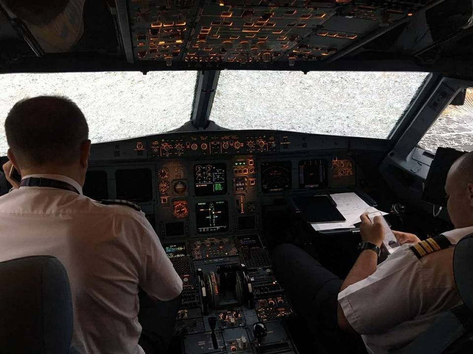  Пилот Александр Акопов справился с очень сложной задачей. Фото: facebook.com/oleg.lungul.96