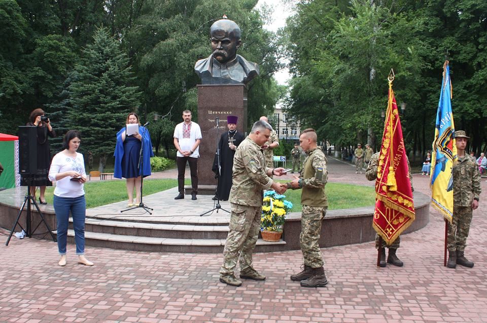 Були нагороджені кращі військовослужбовці. Фото:facebook.com/ato.news