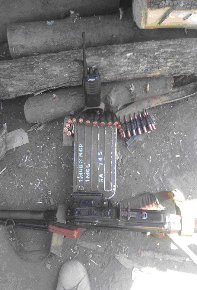 Военнослужащие ВСУ захватили трофейное оружие и средства связи. Фото: facebook.com/ato.news