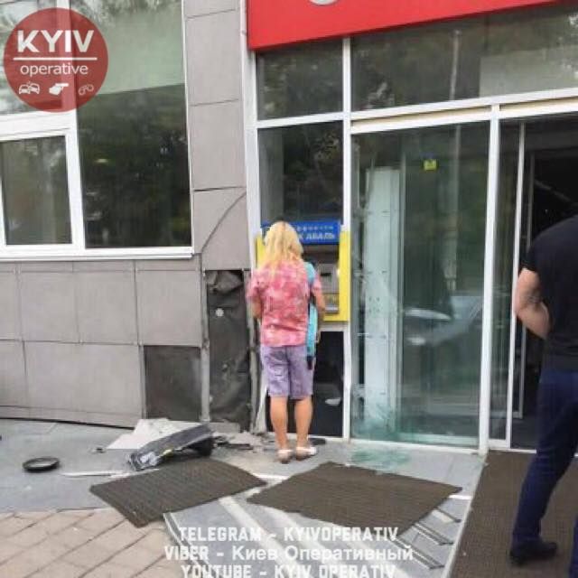 Никто не пострадал, но поврежден банкомат