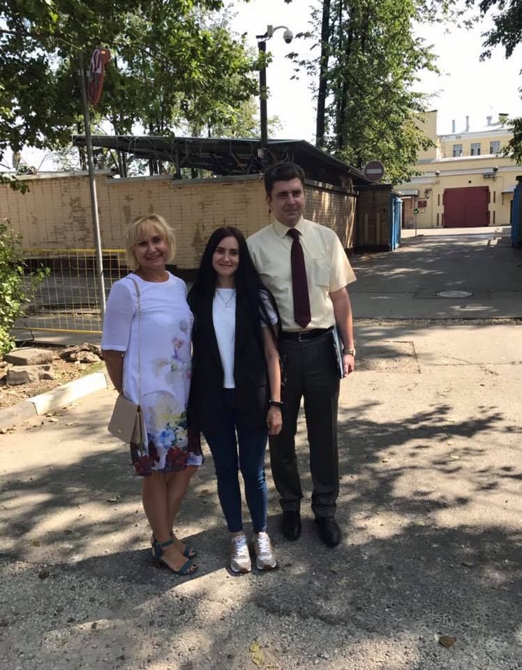 Дружині і дочці дозволили побачення з журналістом. Фото: facebook/mark.feygin