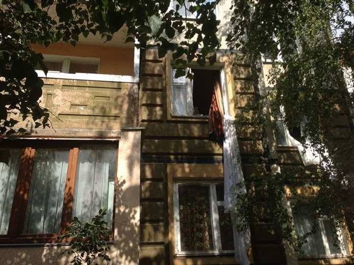 Взрывная волна выбила окна. Фото: facebook.com/ГУ Нацполиции в Киевской области