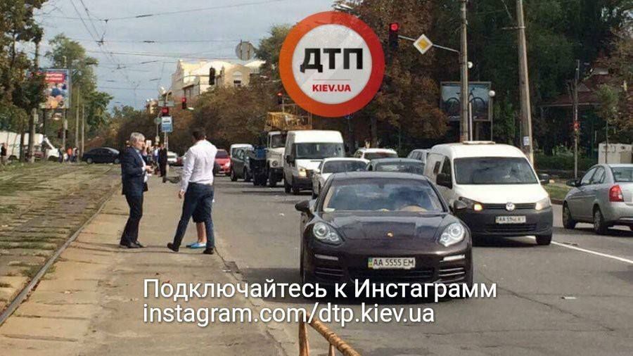 Правоохранители устанавливаю свидетелей и очевидцев