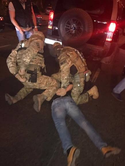 Чиновник получил взятку от гражданина за оформление документов. Фото: ssu.gov.ua