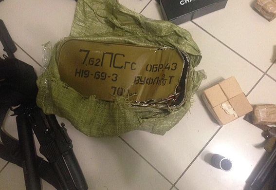 Вилучена зброя та боєприпаси направлені на експертне дослідження з метою з'ясування їх походження. Фото: npu.gov.ua