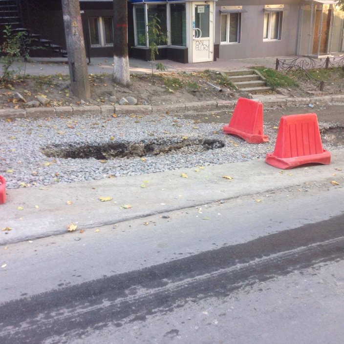 17 сентября около 11:00 водоснабжение в доме на Анри Барбюса, 11/2 полностью перекрыли.