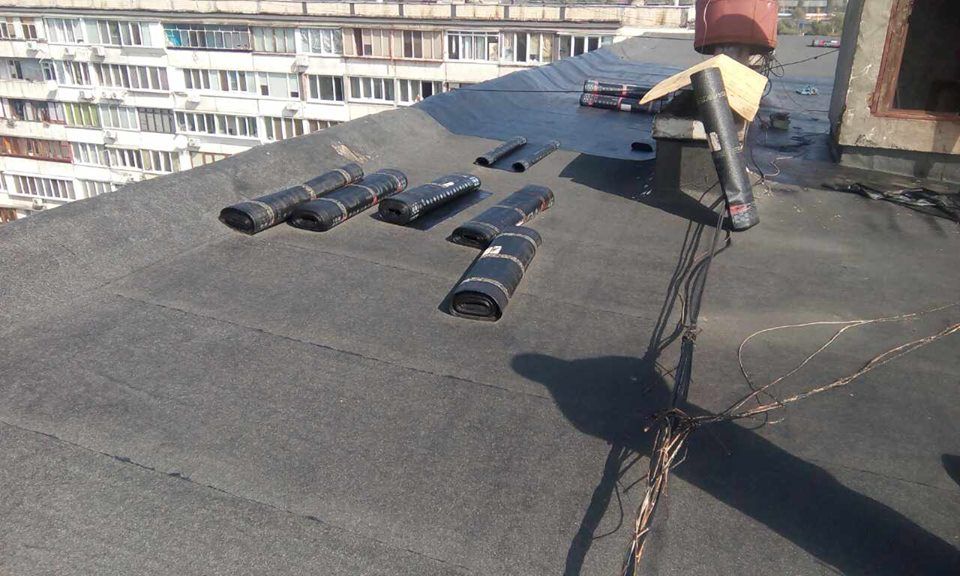 Взрыв газового баллона произошел во время ремонтных работ. Фото: facebook.com/DSNSKyiv