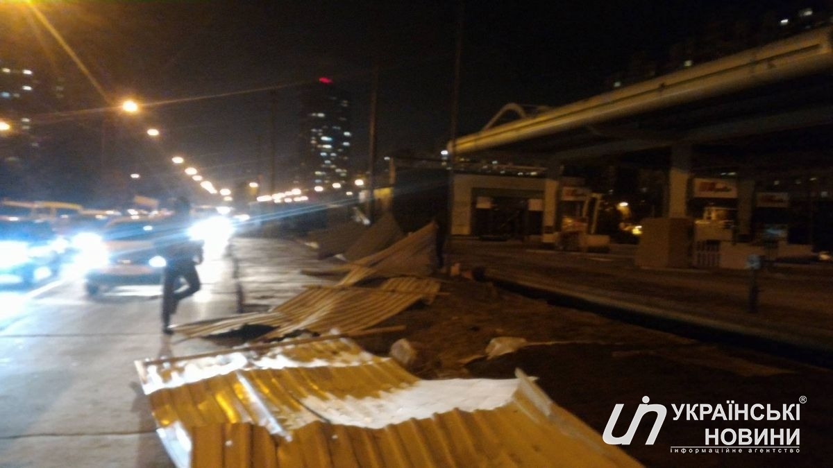 Підлітка забрала машина швидкої допомоги