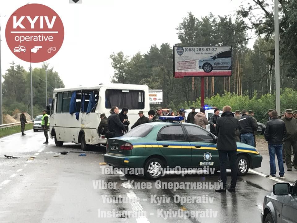Под Киевом в ДТП погиб военный. Фото: facebook.com/KyivOperativ