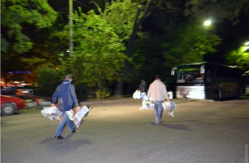 Сбор желающих был назначен на 21:00 возле Дома профсоюзов