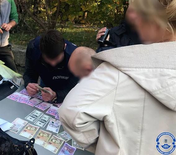 Чиновники столичных вузов вымогали взятки у студентов . Фото: facebook.com/Департамент захисту економіки Національної поліції України