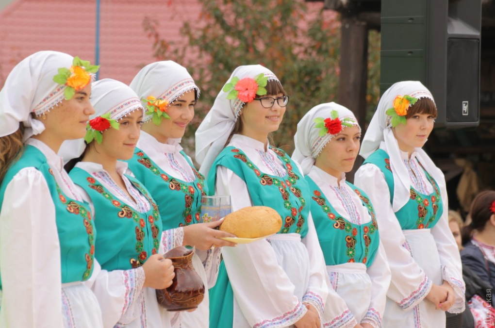 Гостеприимные хозяева комплекса подготовили угощения и развлекательную программу