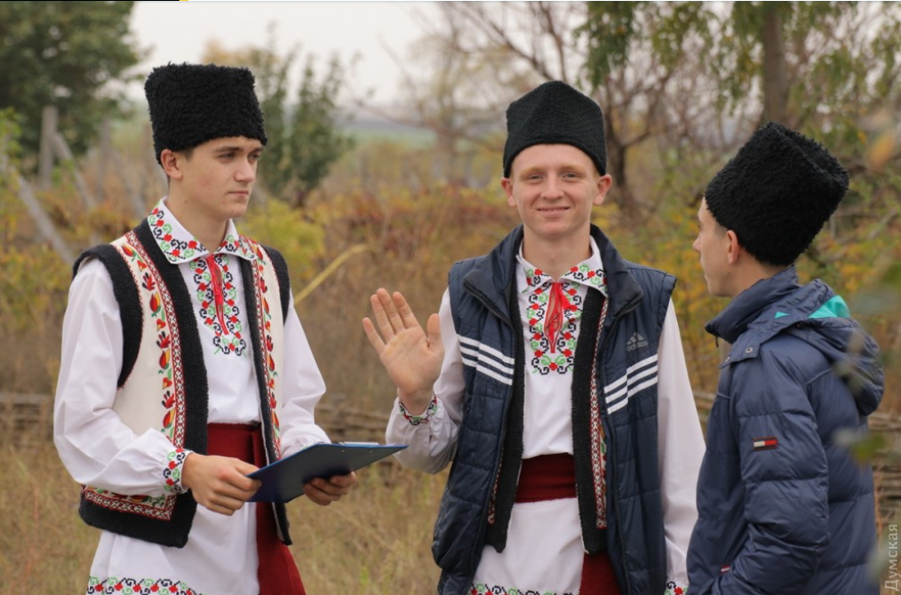Скуштувати вина за рецептами тарутинских виноробів приїхали сотні гостей.