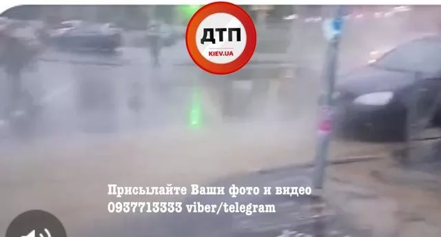 
В Киеве на Караваевых дачах улицу заливает кипятком
Сегодня, 20:40 Просмотров: 52
  
В Соломенском районе столицы произошел масштабный прорыв теплотрассы
 




В Киеве произошел прорыв теплотрассы, фото dtp.kiev.ua