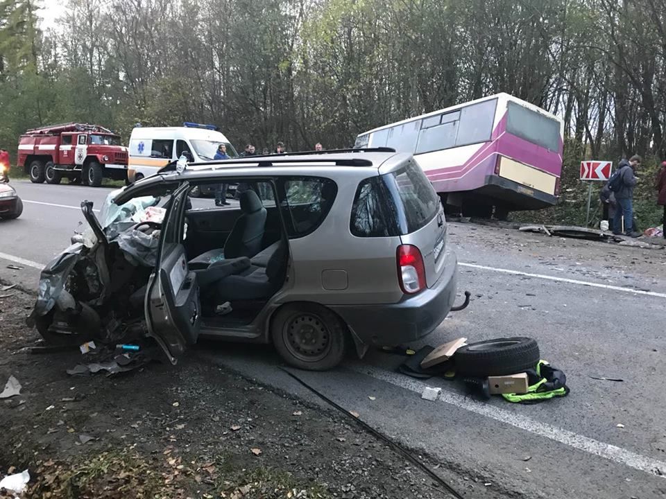Водитель легкового автомобиля госпитализирован. Фото: dsns.gov.ua