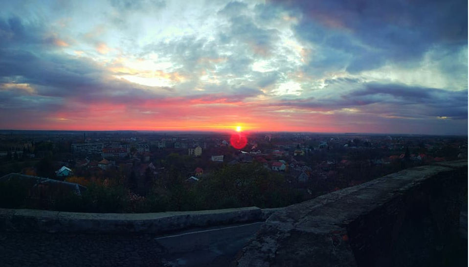 Закат солнца в замке 