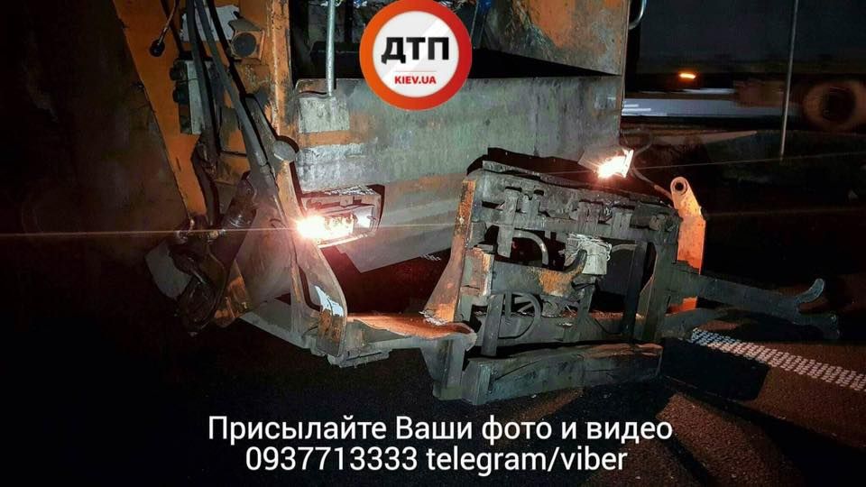 На Дніпровському шосе сталося ДТП. Фото: facebook.com/dtp.kiev.ua