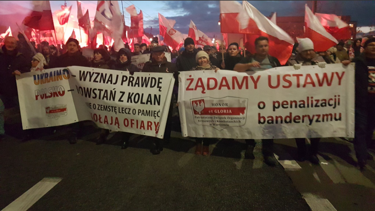 Не обошлось и без упоминаний Украины поляками - на баннерах, которые принесли поляки на марш, говорилось, что Польша требует наказания для последователей Степана Бандеры. 
