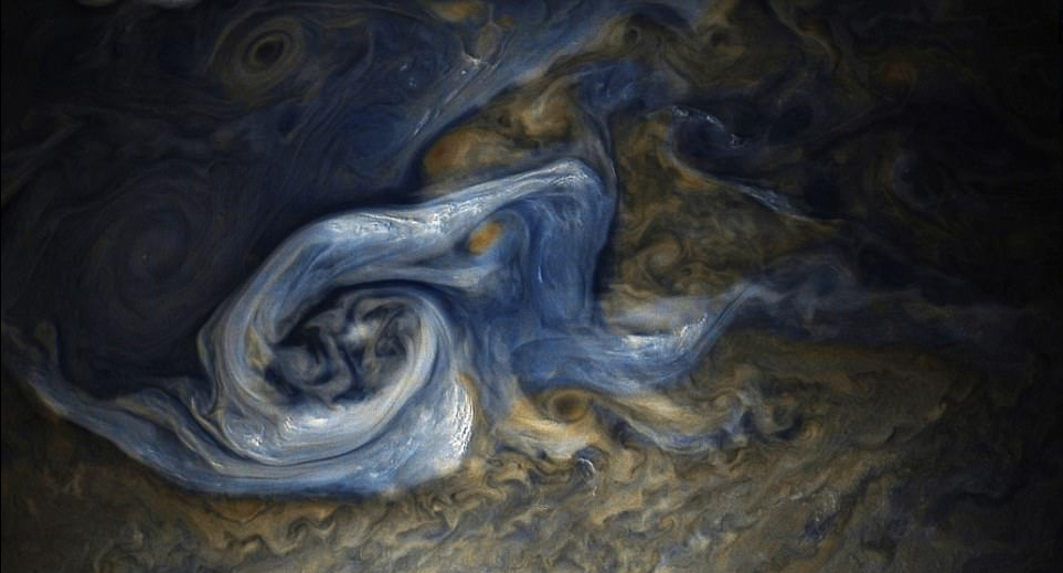 Під час шторму на планеті хмари простягалися приблизно на 7-12 км.