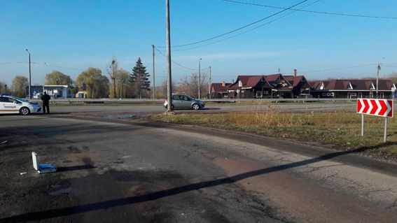 Неизвестные остановили автомобиль предпринимателей и отобрали у них 30 кг ювелирных изделий. Фото: zt.npu.gov.ua