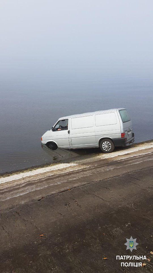 Патрульные заметили признаки алкогольного опьянения у водителя. Фото: facebook.com/patrolpolice.gov.ua