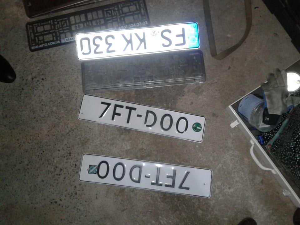 Были найдены номера автомобилей немецкой регистрации. Фото: facebook.com/UA.National.Police