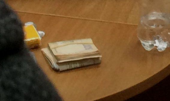 За деньги должно было быть вынесено решение по возвращению прав. Фото: npu.gov.ua